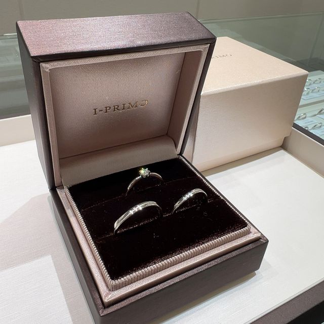 【アイプリモ(I-PRIMO)の口コミ】 デザイン性と着け心地の良さが魅力の結婚指輪です。

シンプルながらも上…