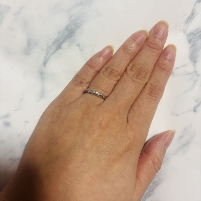 【ラザール ダイヤモンド(LAZARE DIAMOND)の口コミ】 ダイヤモンドの輝きが気に入っており、事あるごとに見つめてしまいます。
…