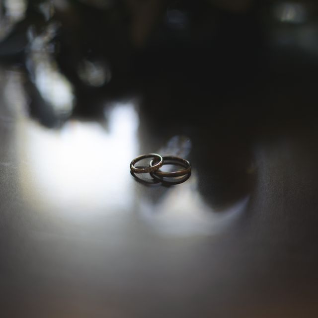 【銀座ダイヤモンドシライシの口コミ】 斜めにデザインが入っている指輪で、私は手の形から指輪が傾きやすいので…