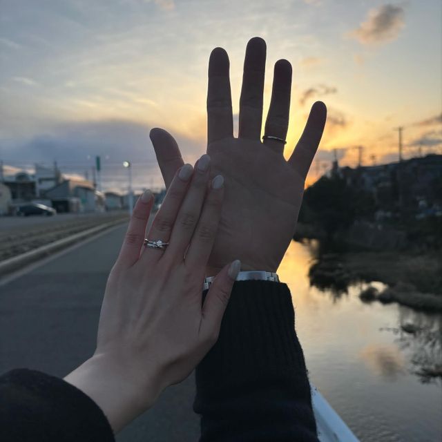 【銀座ダイヤモンドシライシの口コミ】 指輪のデザインはシンプルなものを2人とも選びました。
普段使いしやすく…