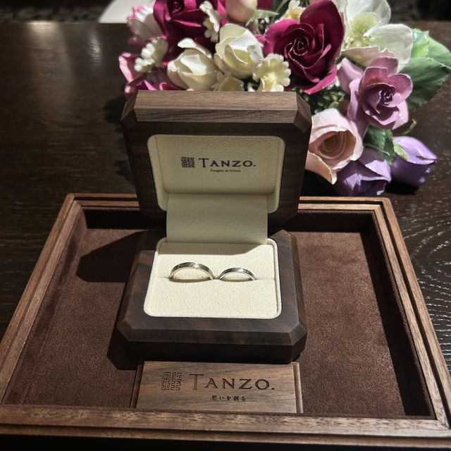 【TANZO.(鍛造指輪)の口コミ】 シンプルだけどクラッチ加工がされていて個性も感じられる指輪にしていた…