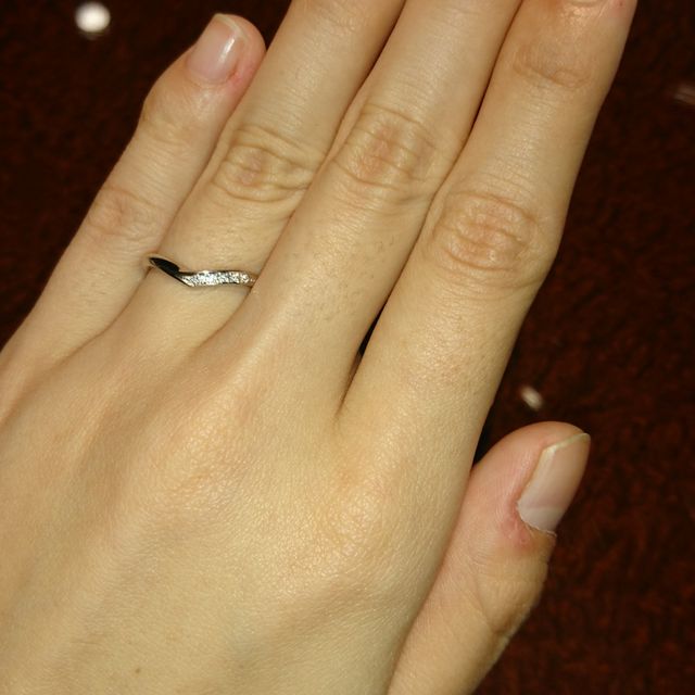 【JEWELRY  KAMATA(ジュエリーかまた)の口コミ】 三連メレダイヤを探していました。ダイヤの数が多いけど右だけにあるV字の…