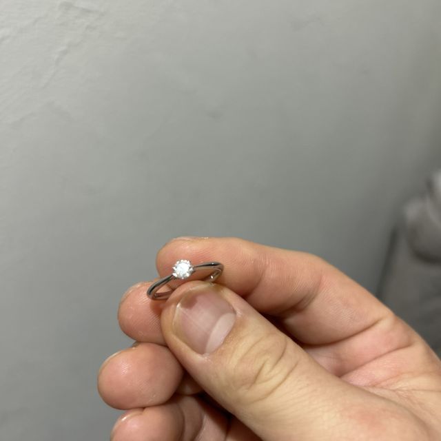 【ラザール ダイヤモンド(LAZARE DIAMOND)の口コミ】 シンプルなデザインかつダイヤの輝きがとても美しくエレガントであったと…