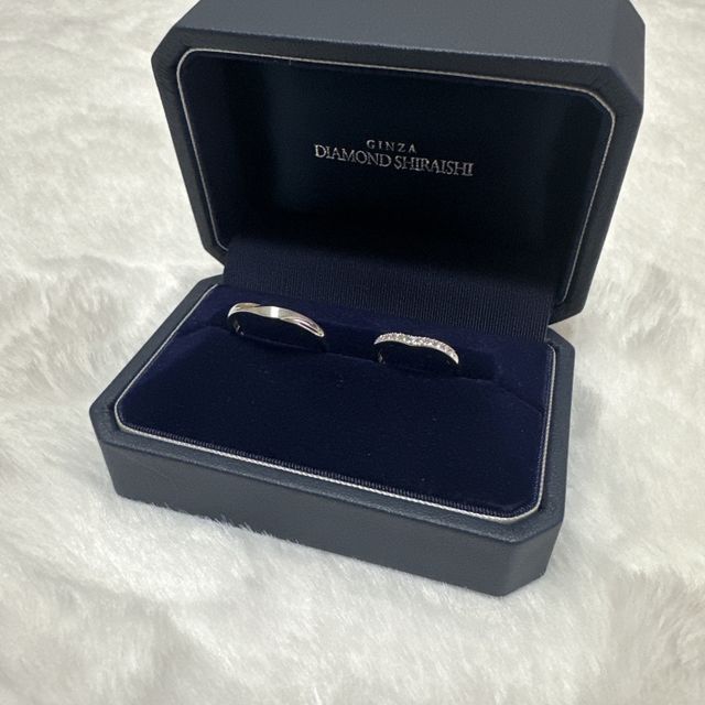 【銀座ダイヤモンドシライシの口コミ】 男性側の指輪はシンプルすぎないデザインが好みでした。
女性側はダイヤが…