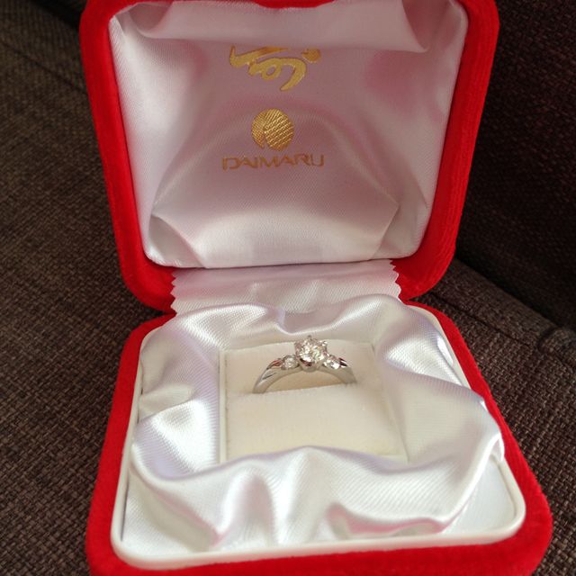 【モニッケンダム(MONNICKENDAM)の口コミ】 ダイヤモンドが大きい婚約指輪が欲しくて探していたところ、ダイヤモンド…