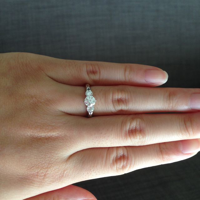 【モニッケンダム(MONNICKENDAM)の口コミ】 ダイヤモンドが大きい婚約指輪が欲しくて探していたところ、ダイヤモンド…