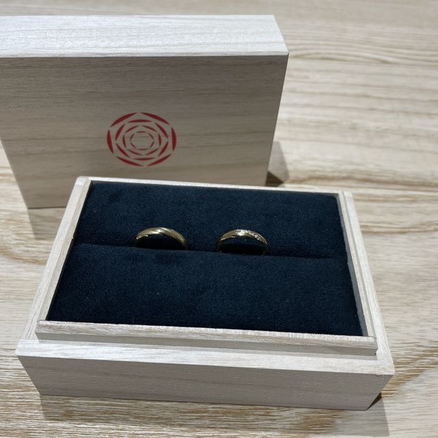 【出雲結(いずもゆい)の口コミ】 指輪選びに悩んでいた際に、インスタで広告を見つけ、
来店してみると
指…