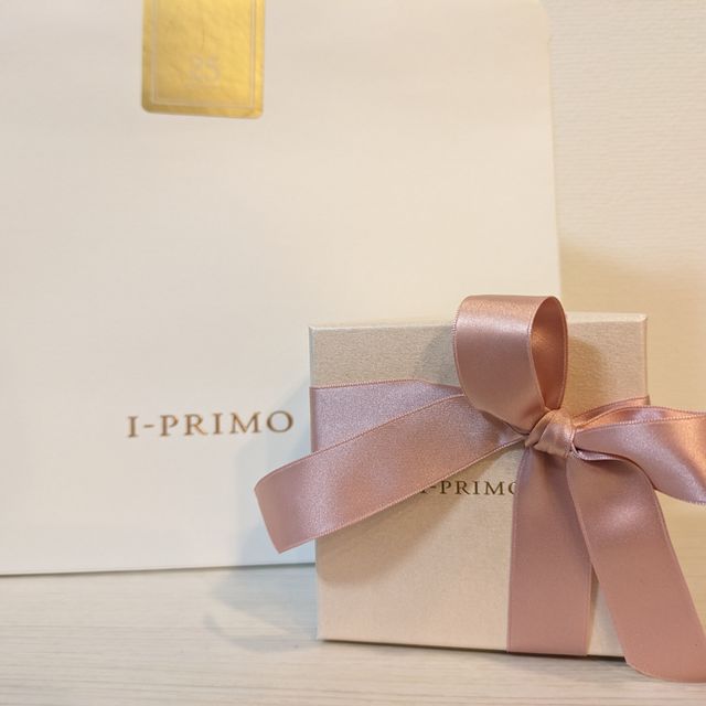 【アイプリモ(I-PRIMO)の口コミ】 指が綺麗に見えます！星をイメージしており、女性側には7つのダイヤが表側…