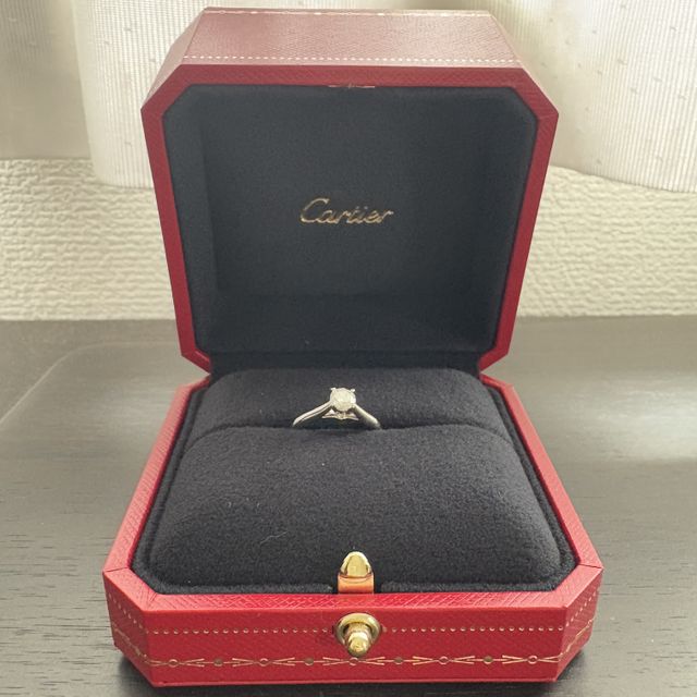 【カルティエ(Cartier)の口コミ】 ダイヤモンドが0.3カラットで大きすぎず小さすぎず使いやすい大きさです。…