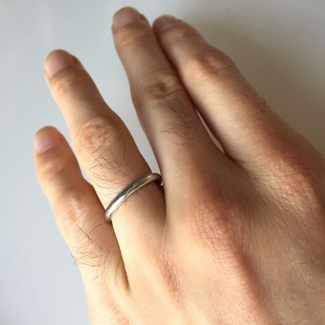 【カルティエ(Cartier)の口コミ】 シンプルな形に憧れていました。妻はダイヤが1つ入ったものにしました。い…