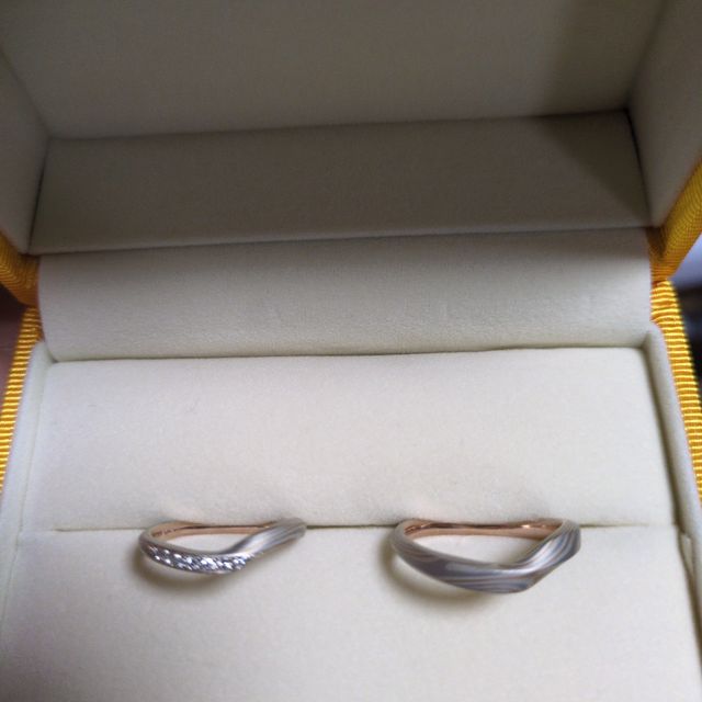 【ケイウノ ブライダル(K.UNO BRIDAL)の口コミ】 木目金のデザインが某有名店より安く買えたのでうれしかったです。ダイヤ…