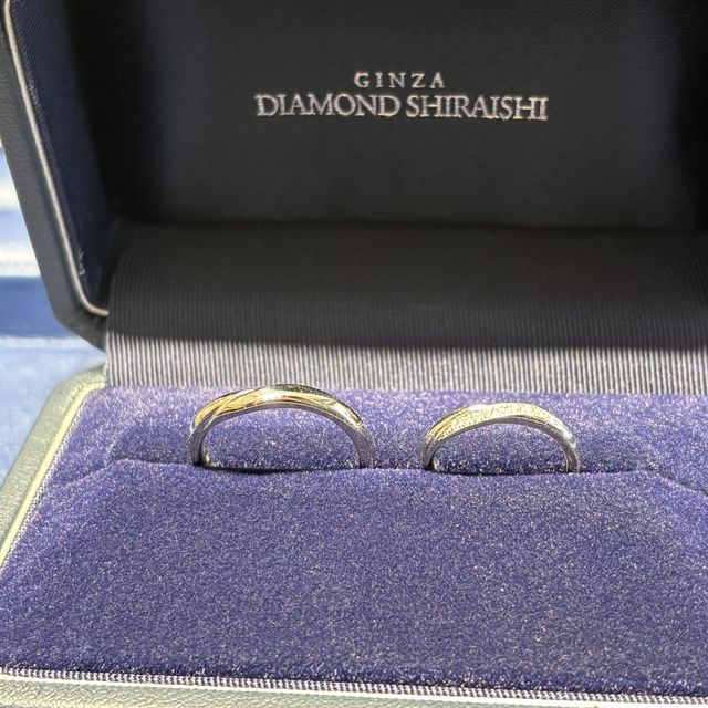 【銀座ダイヤモンドシライシの口コミ】 まずは、デザインと婚約指輪を重ね付けできるもので、選びました。ダイヤ…