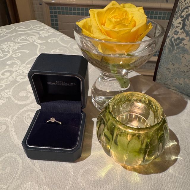 【銀座ダイヤモンドシライシの口コミ】 シンプルで飽きのこないデザインです。ダイヤモンドの輝きもまばゆいくら…