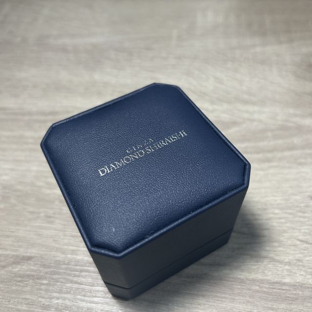 【銀座ダイヤモンドシライシの口コミ】 この指輪のおすすめポイントは、一つ目は、若干V字型になっているところで…