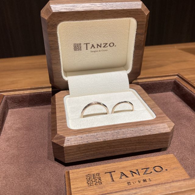 【TANZO.(鍛造指輪)の口コミ】 デザイン… シンプルでいい感じです。
加工…刻印の種類が豊…