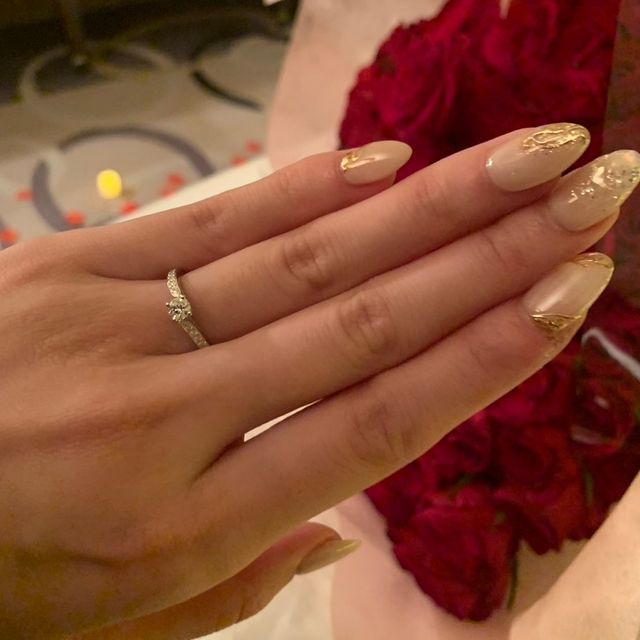 【ラザール ダイヤモンド(LAZARE DIAMOND)の口コミ】 デザインはストレートで、ダイアは0.24カラットです。
高さもフラットなの…