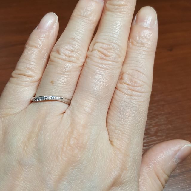 【HOSHI no SUNA 星の砂(ほしのすな)の口コミ】 ウェーブのあるすっきりしたリングでした!!

ほかのお店も数件回ってみて…