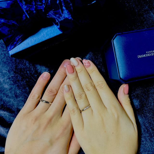 【銀座ダイヤモンドシライシの口コミ】 キラッと光るダイヤに一目惚れし一店舗目で即決しました。
最初はウェーブ…