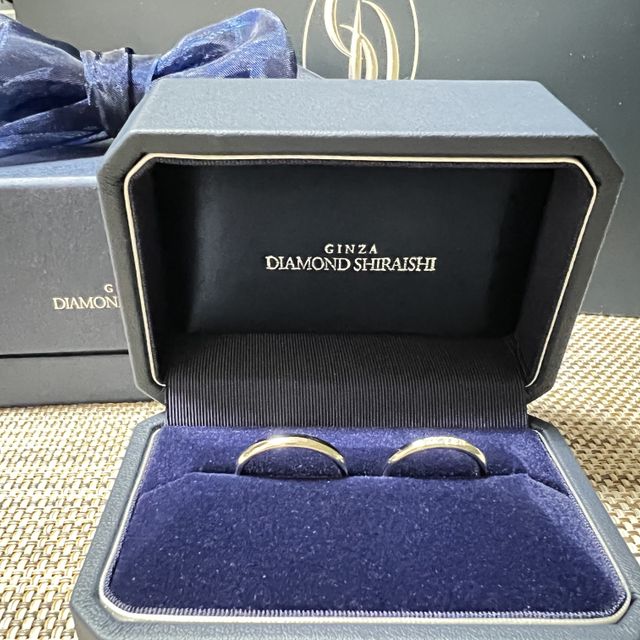 【銀座ダイヤモンドシライシの口コミ】 キラッと光るダイヤに一目惚れし一店舗目で即決しました。
最初はウェーブ…