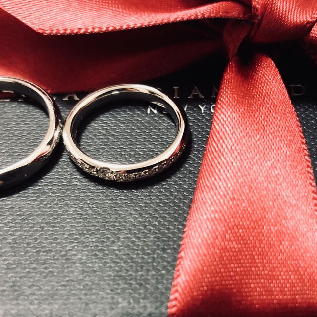 【ラザール ダイヤモンド(LAZARE DIAMOND)の口コミ】 シンプルなタイプからデザイン性のあるタイプまで色々なリングを試着させ…