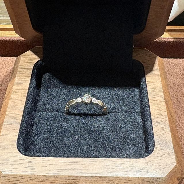 【TANZO.(鍛造指輪)の口コミ】 デザインの豊富さに惹かれました。
どれも個性的で、色々迷いましたが、自…