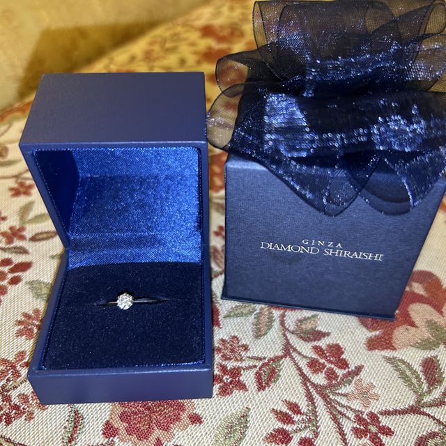 【銀座ダイヤモンドシライシの口コミ】 ダイヤモンドの品質が非常に良くて、素人ながら鑑定書など見てとても安心…