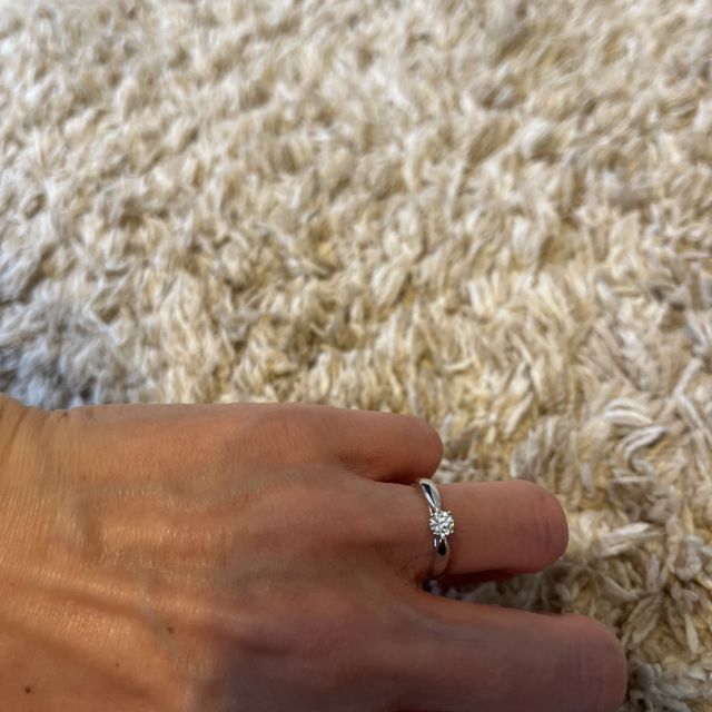 【ティファニー(Tiffany & Co.)の口コミ】 デザインがシンプルで綺麗で上品。
価格は安くはないが、完成度やブランド…