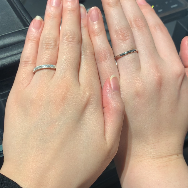 【エクセルコダイヤモンド(EXELCO DIAMOND)の口コミ】 デザインは、女性側がとってもキラキラでたくさんのダイヤがあしらわれた…