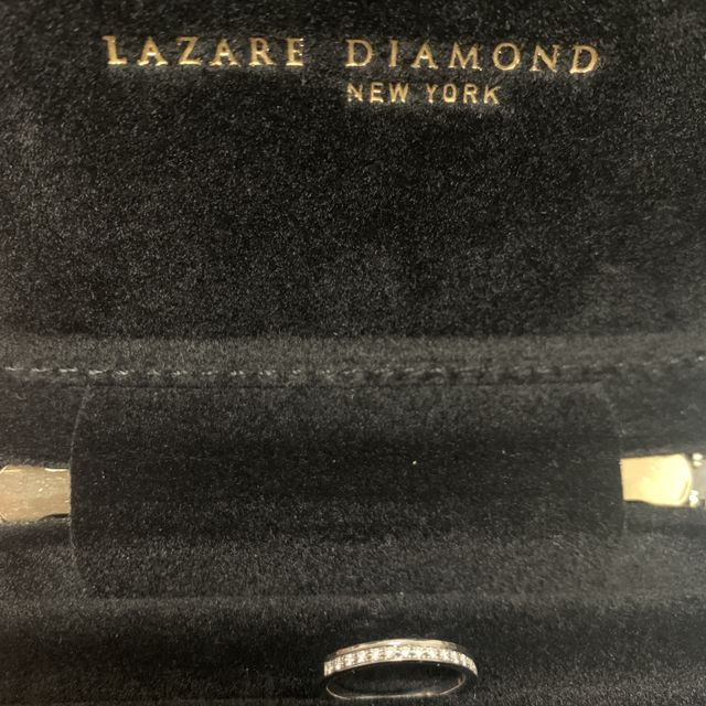 【ラザール ダイヤモンド(LAZARE DIAMOND)の口コミ】 ハーフエタニティで結婚指輪1つでも華やかです。
シンプルはダイヤだけで…