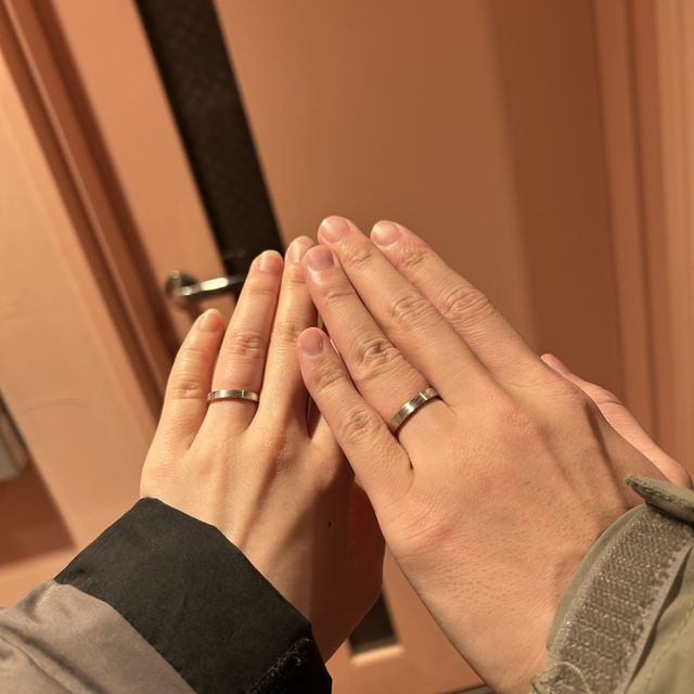 【ケイウノ ブライダル(K.UNO BRIDAL)の口コミ】 デザインが最高だった。手に馴染む木目のデザインが他のブランドにはなく…