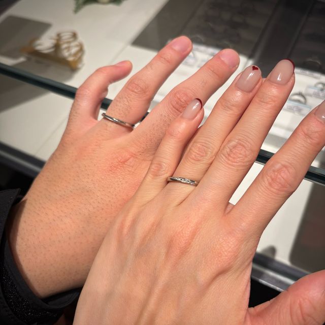 【銀座ダイヤモンドシライシの口コミ】 ペアのリングでどちらにもねじりが入ったデザインです。男性用にはありま…