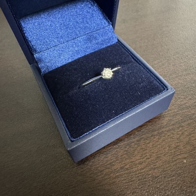 【銀座ダイヤモンドシライシの口コミ】 プロポーズリングの為デザインは後日です。
右も左もわからない状態で来店…