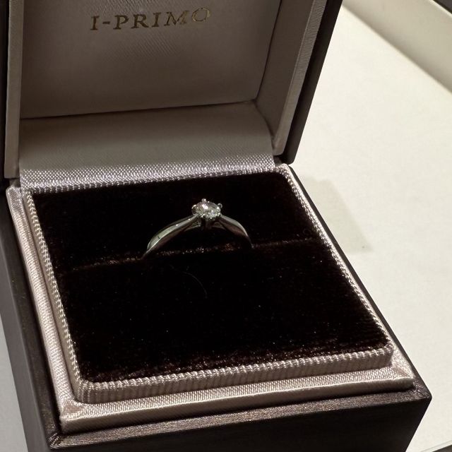 【アイプリモ(I-PRIMO)の口コミ】 指輪は新作で桜のデザインです。爪が5つと指輪としては珍しいタイプだと思…