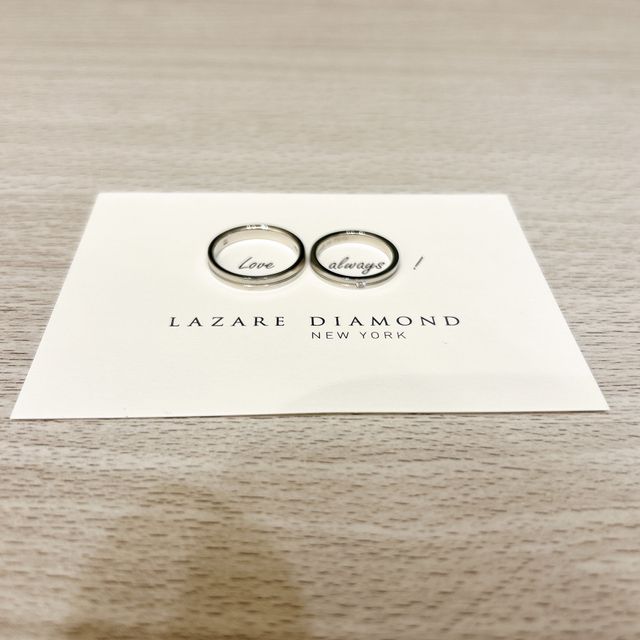 【ラザール ダイヤモンド(LAZARE DIAMOND)の口コミ】 指輪をぐるりと一周するポツポツ模様には"永遠"の意味が込めら…