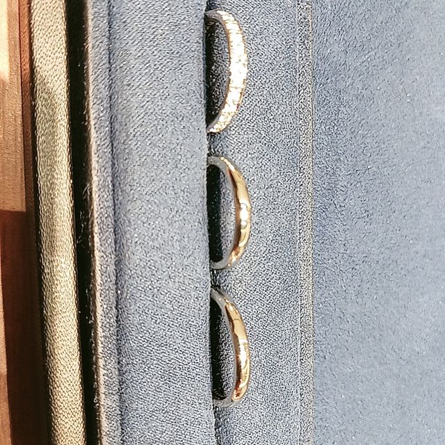 【4℃ BRIDAL(ヨンドシーブライダル)の口コミ】 お仕事をしているのであまりダイヤが出ているのが危険なのでダイヤが埋ま…