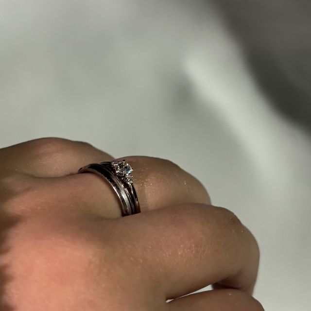 【LEGAN(レガン)の口コミ】 見た目も可愛く、ダイヤの台座が横から見るとハート型になっており隠れた…