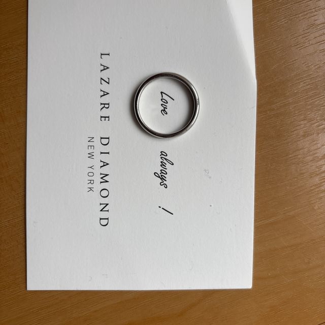 【ラザール ダイヤモンド(LAZARE DIAMOND)の口コミ】 【指輪のデザインについて】
デザインはシンプルで、太さもちょうど良く、…