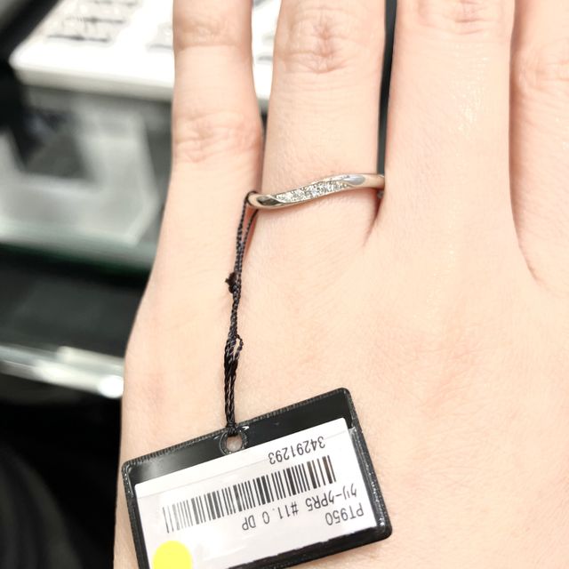 【ラザール ダイヤモンド(LAZARE DIAMOND)の口コミ】 ダイヤモンドが角度によって虹色に輝きます。品のある輝き方なのでとても…