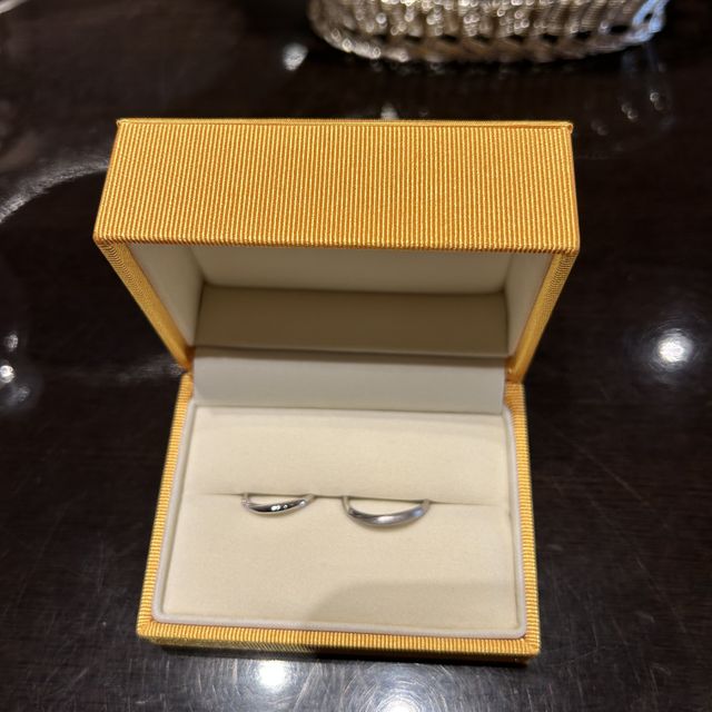 【ケイウノ ブライダル(K.UNO BRIDAL)の口コミ】 裏に好きな刻印柄などをできるところが決め手でした。
色々な候補の中から…