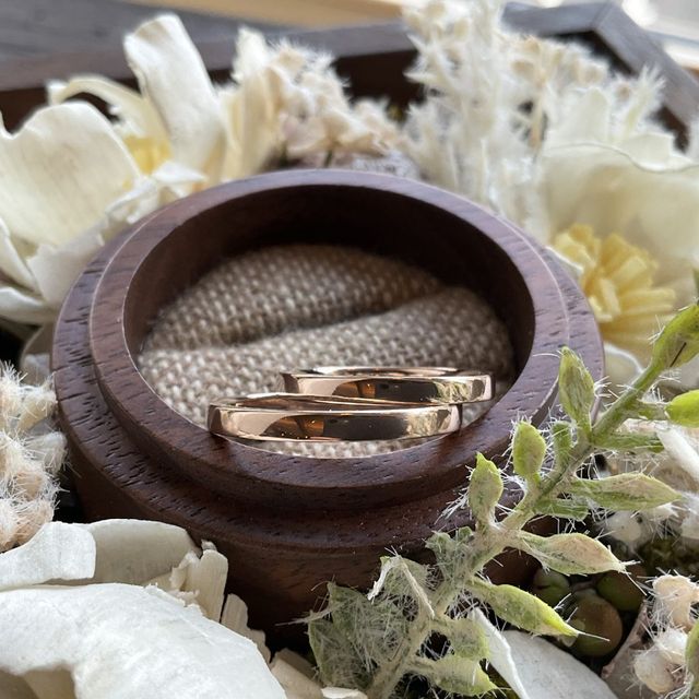 【鎌倉彫金工房の口コミ】 はじめにいろんなサンプルを見て自分たちの作りたい指輪のイメージを膨ら…