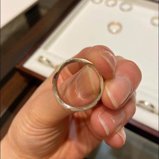 【杢目金屋(もくめがねや)の口コミ】 日本らしいデザインがポイントかと思います。
桜であったり木目であったり…