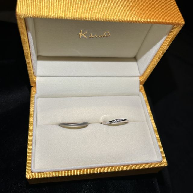 【ケイウノ ブライダル(K.UNO BRIDAL)の口コミ】 緩やかなウェーブのデザインが好みで、ベースをパーチェにしました。
ピン…