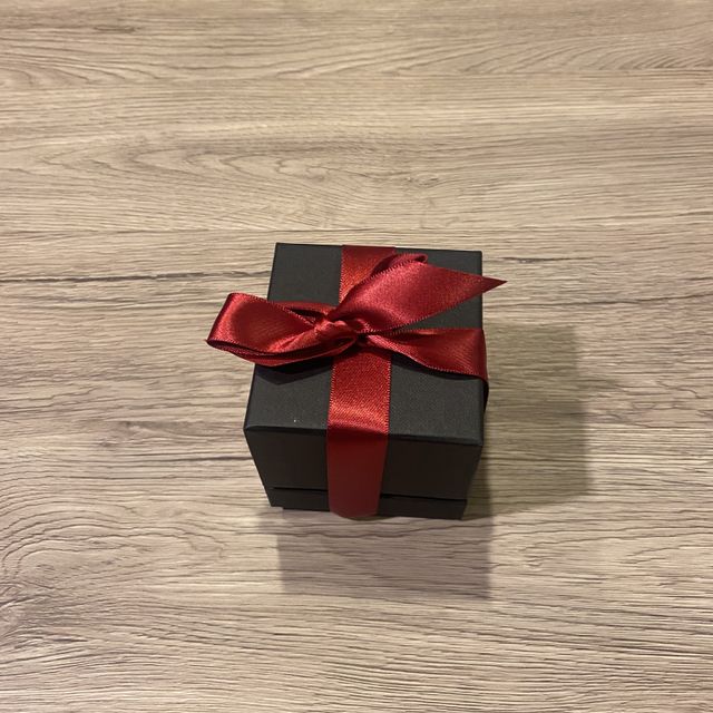 【ラザール ダイヤモンド(LAZARE DIAMOND)の口コミ】 常にダイアモンドが輝いていますが、角度によって様々な輝きを放ってくれ…