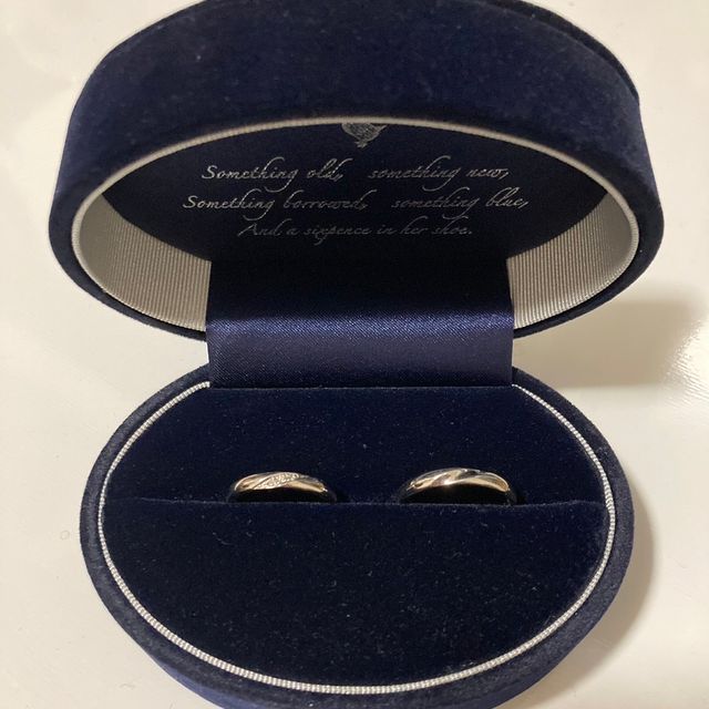 【Something Blue(サムシングブルー)の口コミ】 結婚指輪の方はシンプルなので、普段使い毎日使うのにすごくいいデザイン…