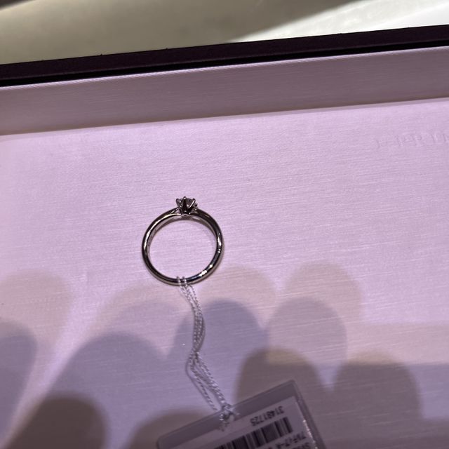 【アイプリモ(I-PRIMO)の口コミ】 できるだけシンプルなデザインでありつつも、しっかりダイヤモンドが目立…