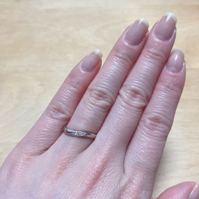 【ヴァンドーム青山(VENDOME AOYAMA)の口コミ】 仕事柄、華美ではないメレダイヤなしを検討してましたが、こちらはメレダ…