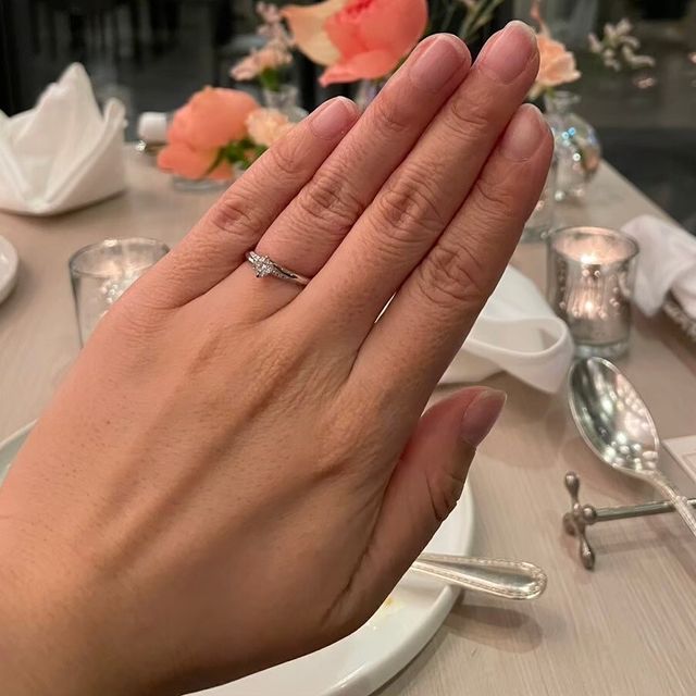 【エクセルコダイヤモンド(EXELCO DIAMOND)の口コミ】 長く着用し続けられる飽きのこないデザインを探していました。可愛らしい…