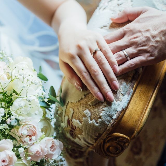 【voulez vous(ヴーレ・ヴー)の口コミ】 ピンクゴールドに、荒い艶消し加工の表面仕上げで肌馴染みが良くお気に入…