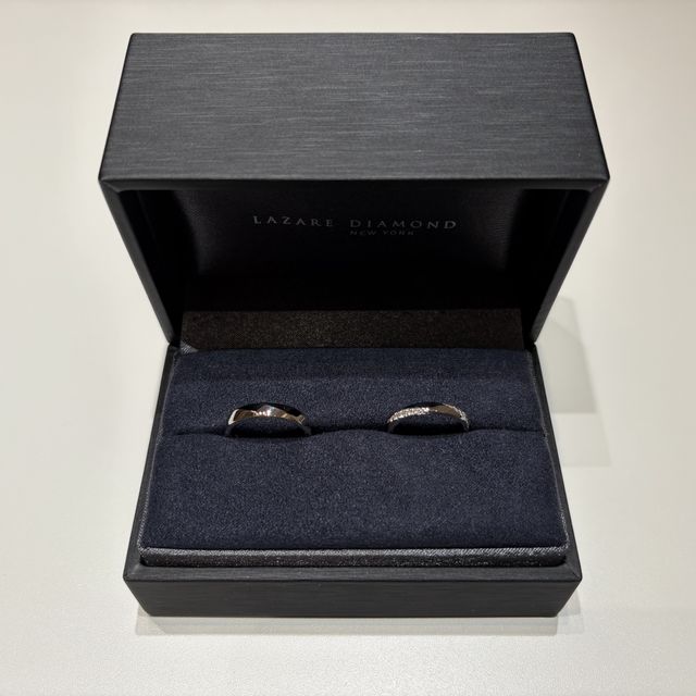 【ラザール ダイヤモンド(LAZARE DIAMOND)の口コミ】 デザインがあまり見かけないシンプルだけどエレガントなデザインで素敵で…