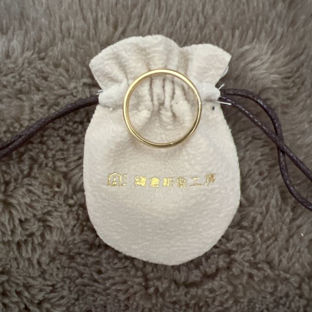 【鎌倉彫金工房の口コミ】 お値段も高過ぎず、なかなかできない手作りで思い出にもなる指輪です。
色…